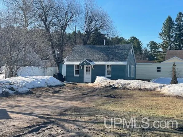 160 N Lilac St, Ishpeming, MI 49849