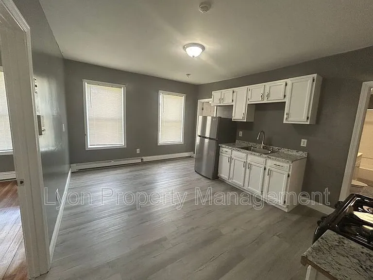 156 Pleasant St #3 — Photo 2