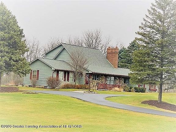 3rd image of 9453 Island Hwy