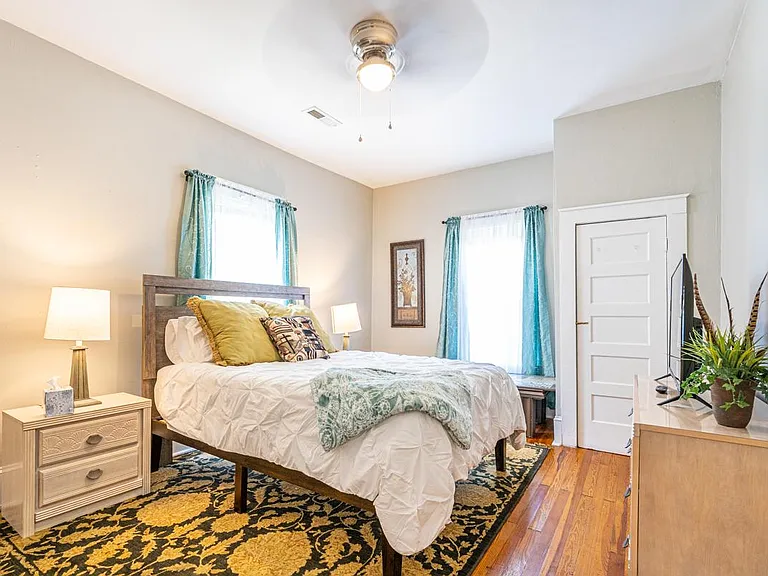 648 Moulton St E — Photo 16