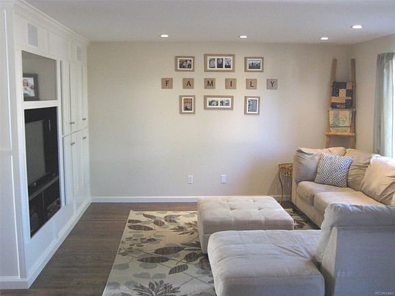 BEAUTIFUL STAINLESS STEEL APPLIANCES & TILE FLOORING!