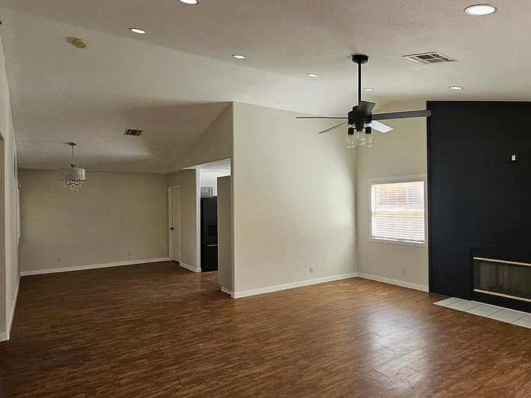 424 E Avenue J11 — Photo 14