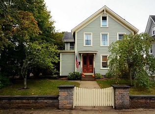 16 Pleasant St, Westerly, RI 02891