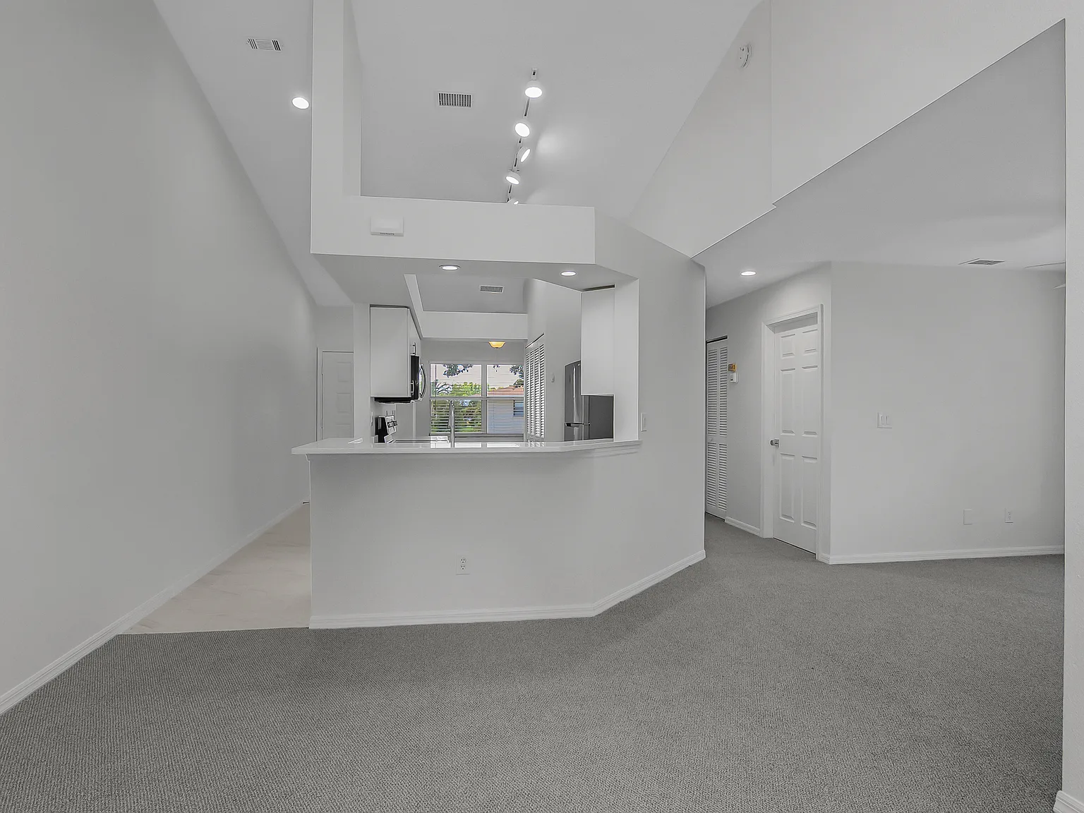 2 bed, 1144 sqft, $2,900 — Photo 2