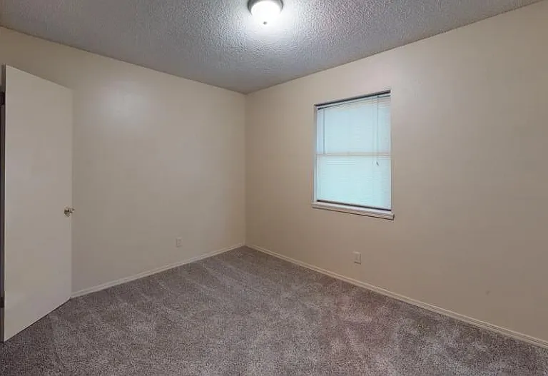 1110 W Tyler Ave #2 — Photo 4
