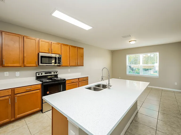 2564 Surfside Blvd — Photo 8