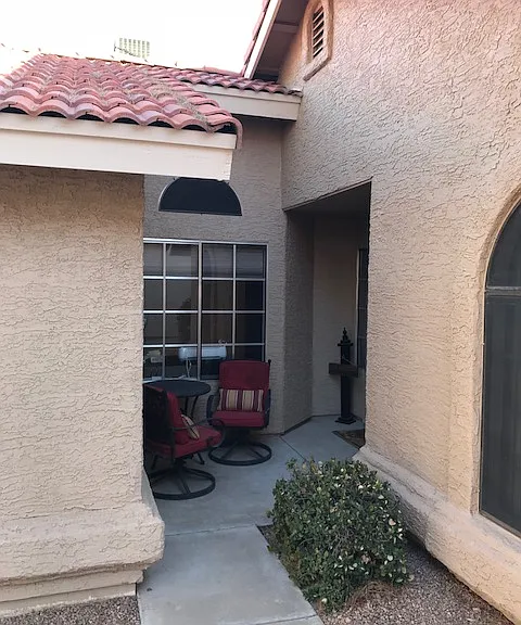 1131 N Carriage Ln — Photo 3