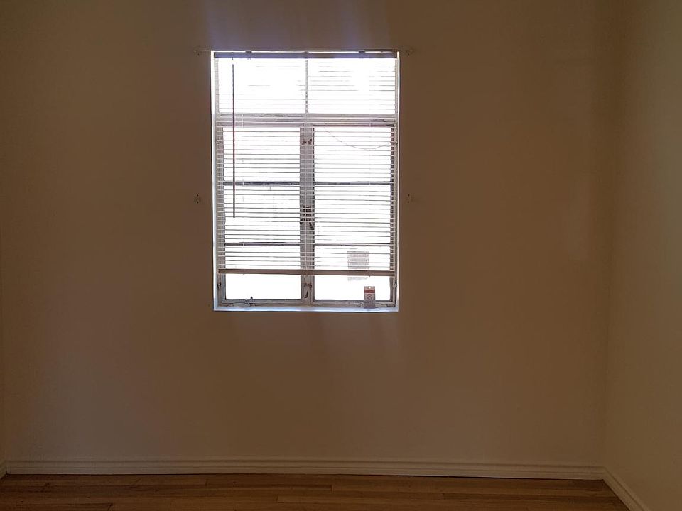 1st image of 228 Oxford Dr