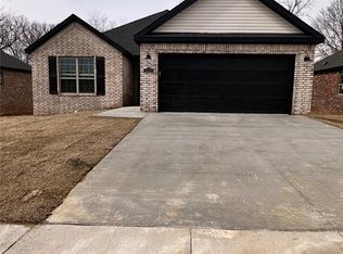 1231 Leslie St, Centerton, AR 72719