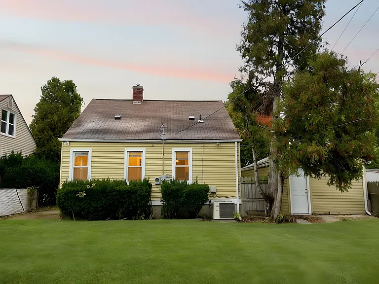 318 Devillen Ave — Photo 13
