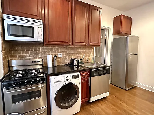 Rented by Corcoran | media 27