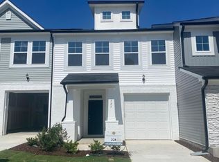 525 Barrington Row Ave #228, Zebulon, NC 27597