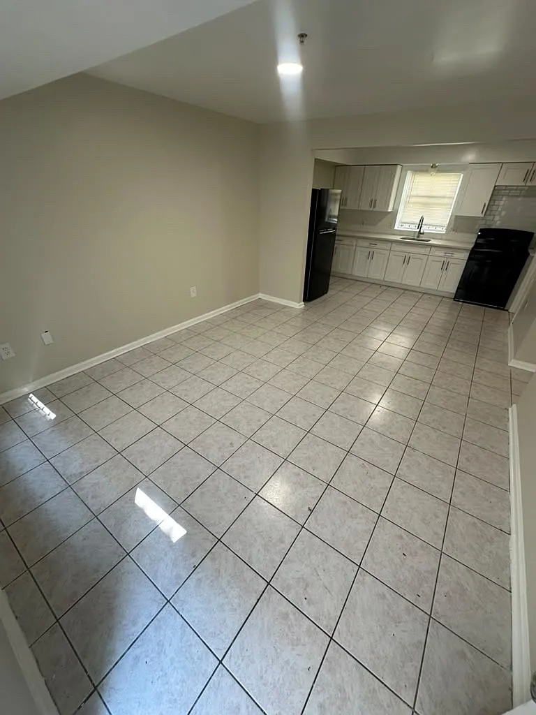 3 bed, 1.5 bath, $2,195 — Photo 1