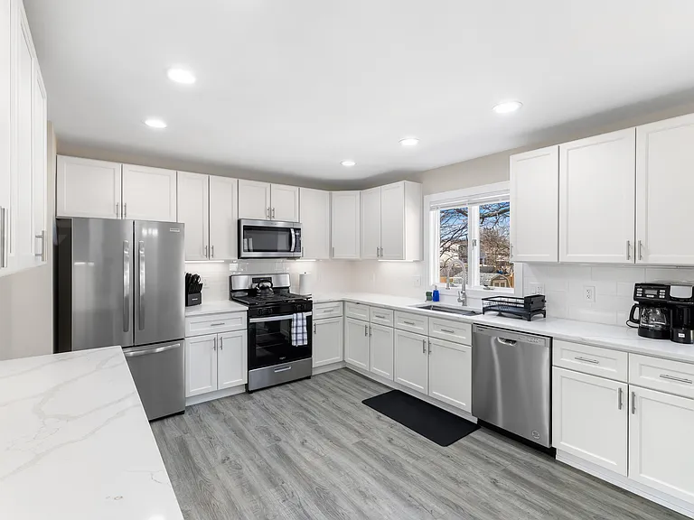 1239 Bunker St — Photo 12