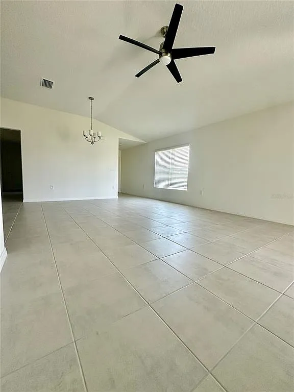 3 bed, 2.0 bath, 1511 sqft, $1,900 — Photo 4