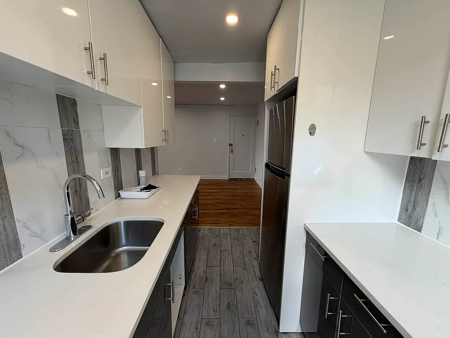 250 East 38th Street — Photo 3