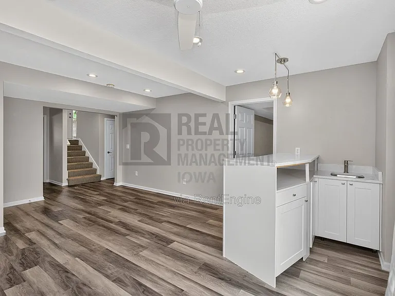 1229 E 18th St — Photo 25