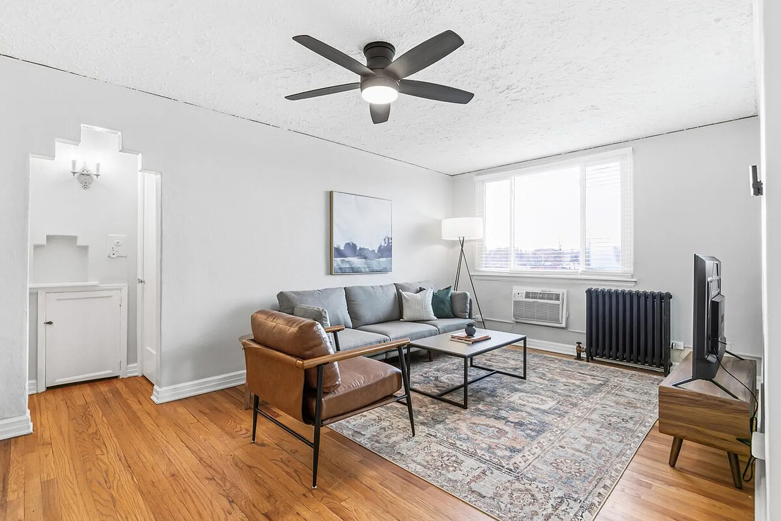 3 bed, 1.0 bath, $3,619 — Photo 2