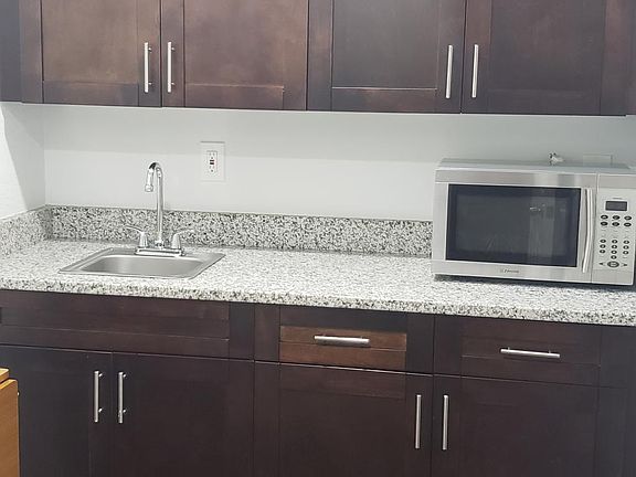 3rd image of 9403 Lonsdale Ct