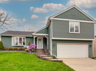 45 Monterey Dr, Vernon Hills, IL