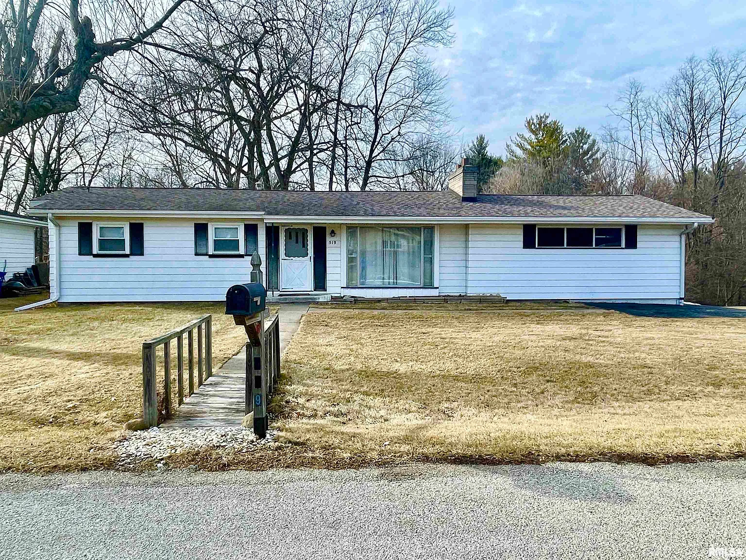 519 N Lakeshore Dr photo 1
