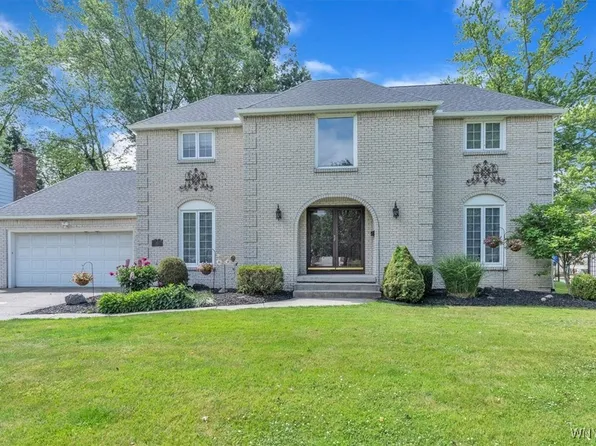 65 Autumnview Rd, Williamsville, NY 14221