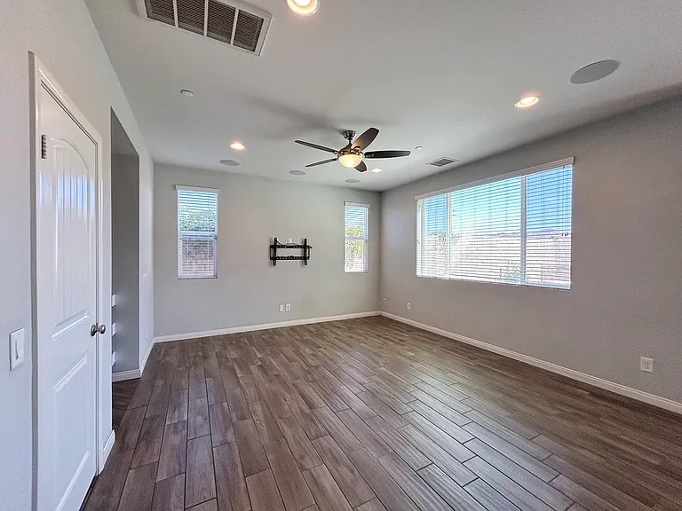 26872 Albion Way — Photo 3