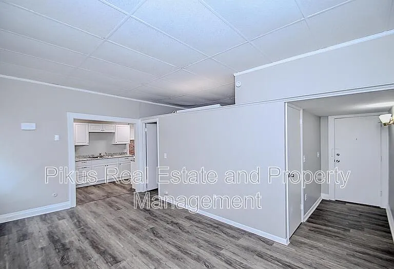 111 Lincoln Way W #2 — Photo 2