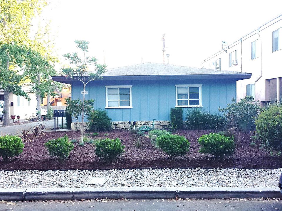 Nice, family oriented, small 4-unit complex