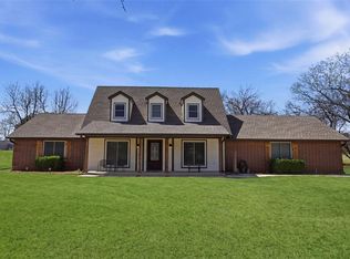 319 E Cedar Dr, Tuttle, OK 73089