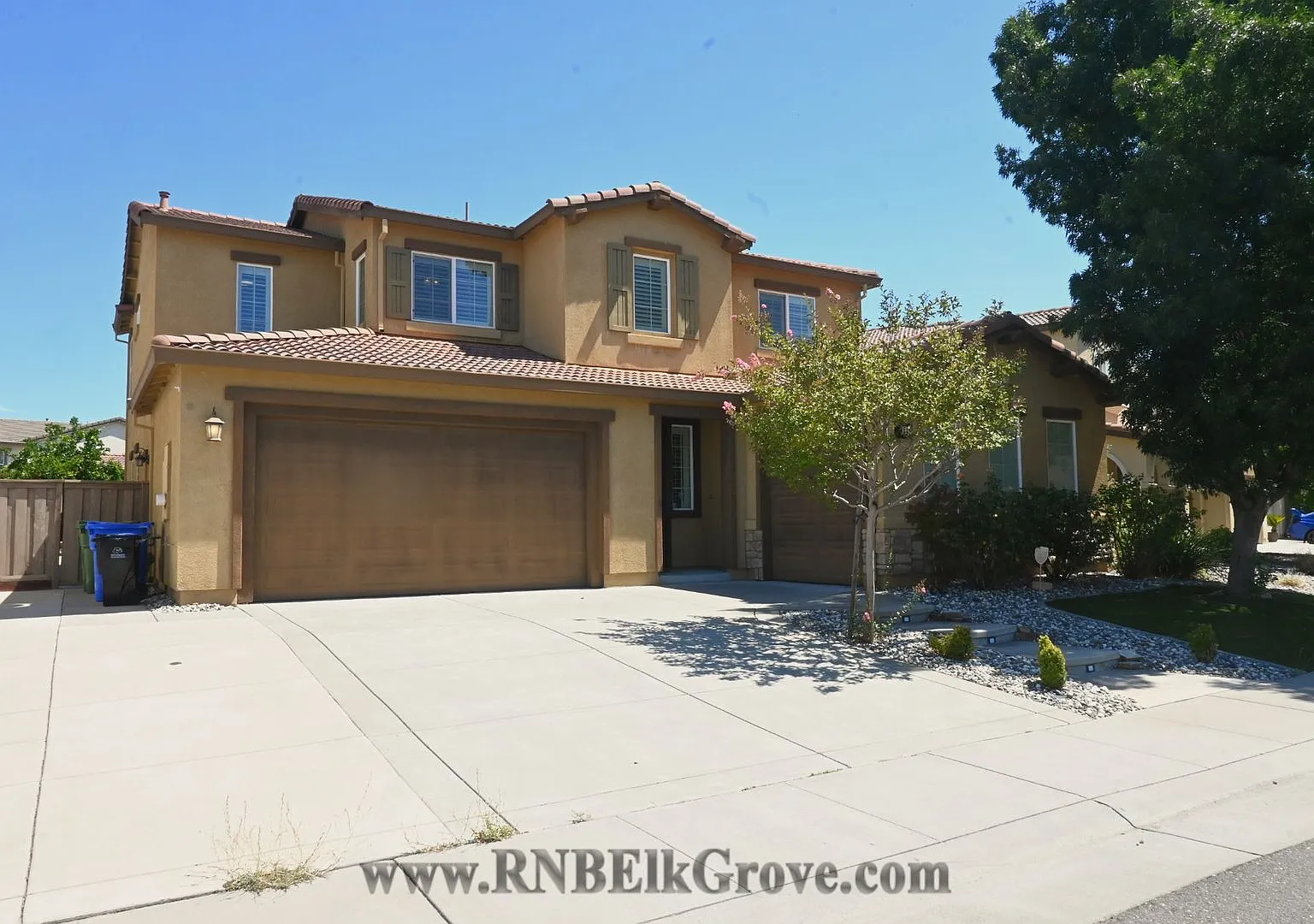 4 Bed/3.5 Bath Home in Elk Grove! - Resident Benefit Package Property — Photo 2