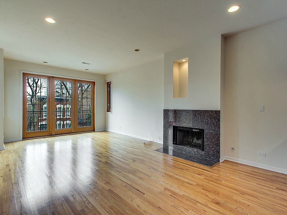 1st image of 1038 N Wolcott Ave #2