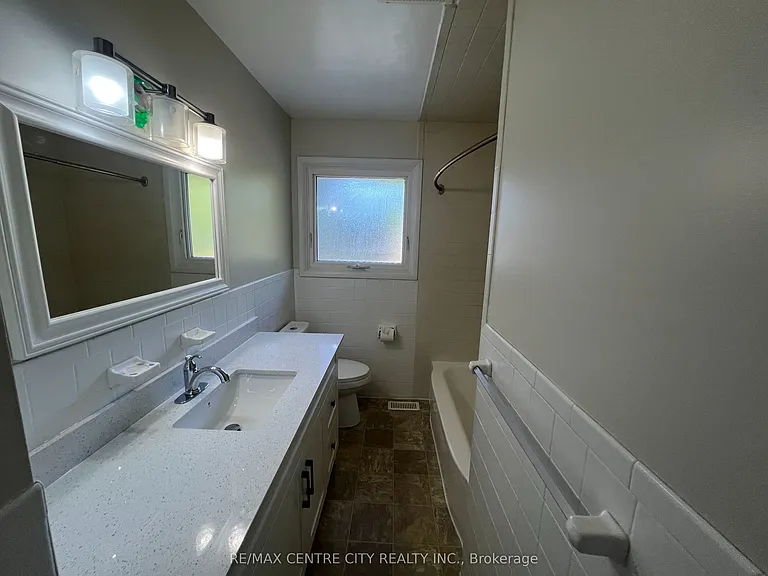74 Brentwood Cres — Photo 18