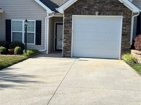 1689 Grand Springs Dr, Winston Salem, NC 27127