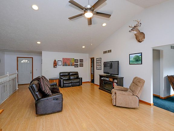 4th image of 7592 N Riverview Dr