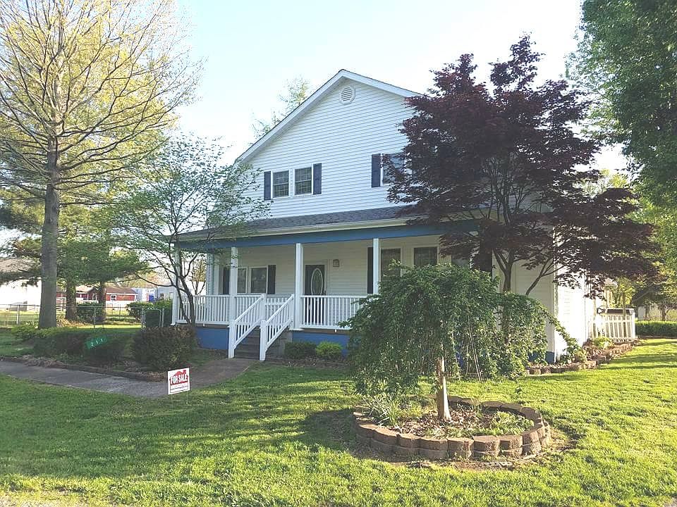 1st image of 211 N Railroad St