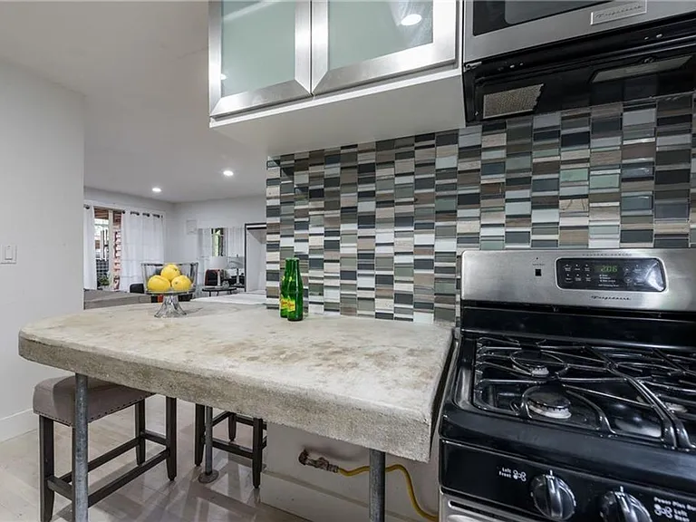 1212 Castle Hill St #7 — Photo 23
