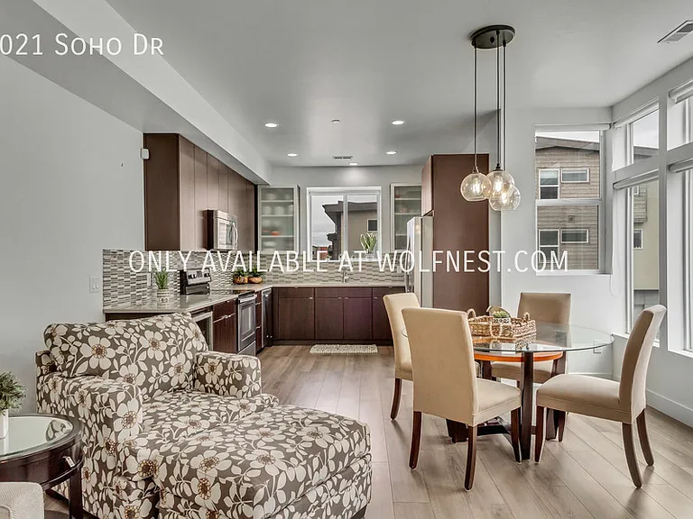 1021 Soho Dr — Photo 15