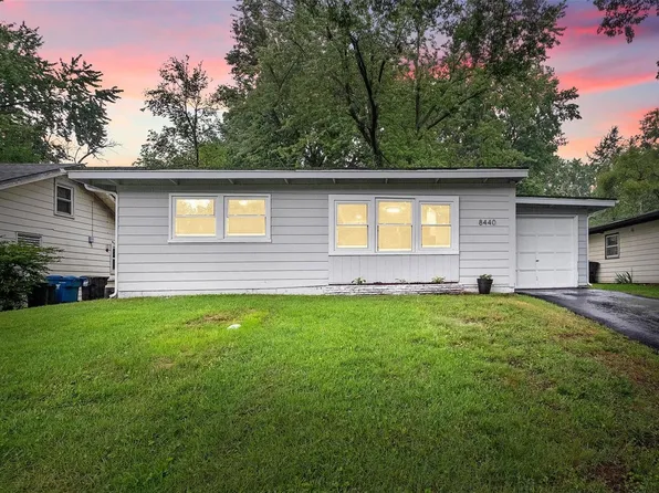 8440 Madeline Dr, Saint Louis, MO 63114