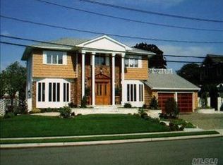 18 Skylark Rd, Massapequa Park, NY
