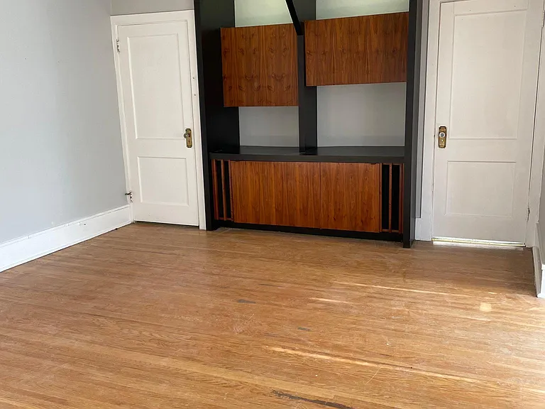 5567 Hobart St #2 — Photo 2