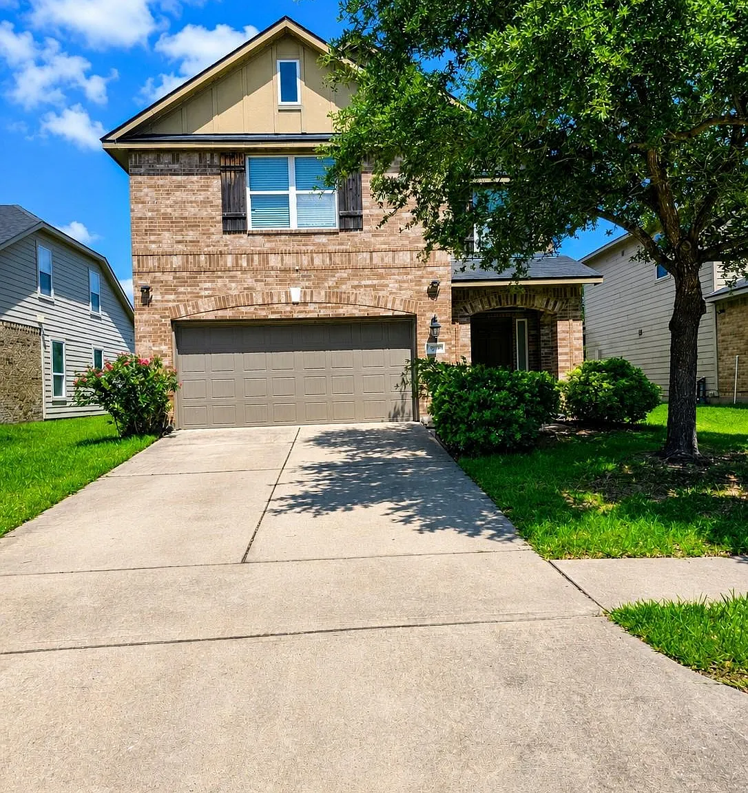 4 bed, 2.5 bath, 2420 sqft, $2,400 — Photo 1