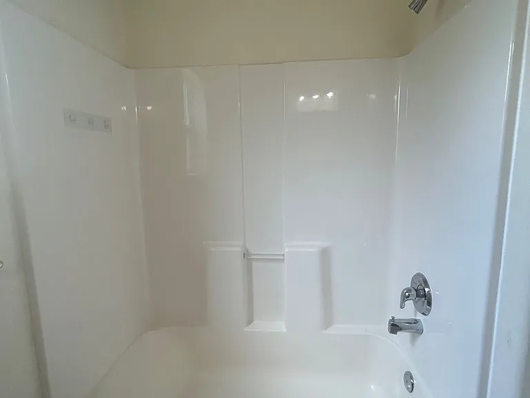 465 Taft — Photo 18