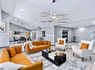 638 Mountain Rd, Kinnelon, NJ 07405