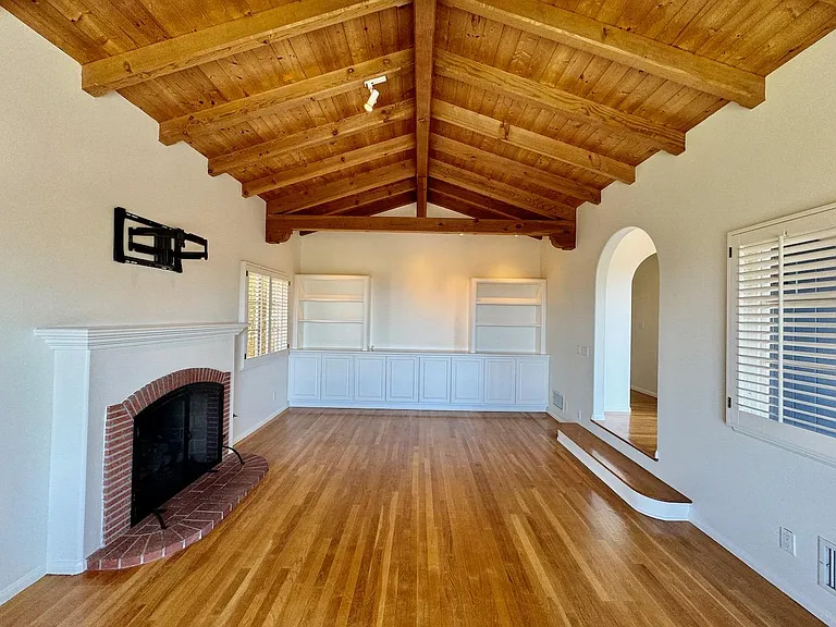 930 Skyline Dr — Photo 12