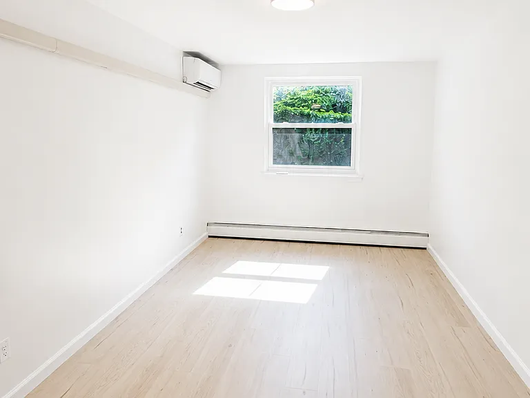 1015 Throggmorton Ave #GROUND FLOOR — Photo 6
