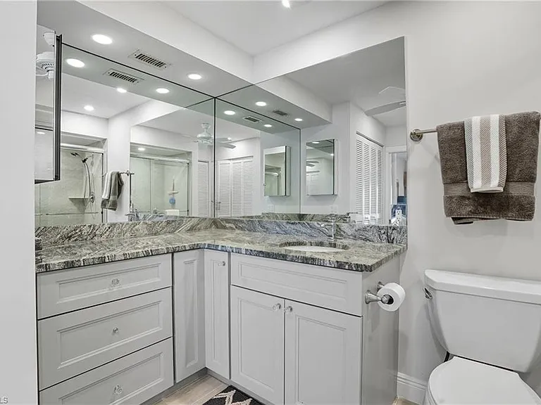 25900 Hickory Blvd #305 — Photo 12