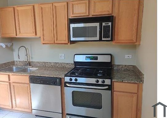 1st image of 5148 S King Dr APT 3