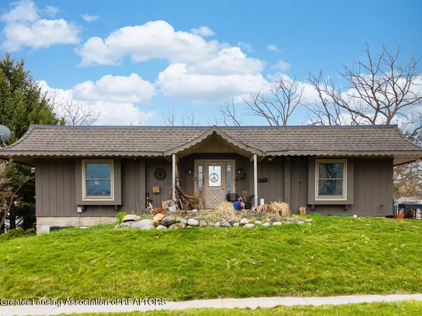 902 S Putnam St, Williamston, MI 48895