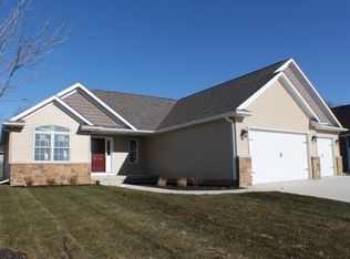 560 W Pinehurst Dr, Eldridge, IA